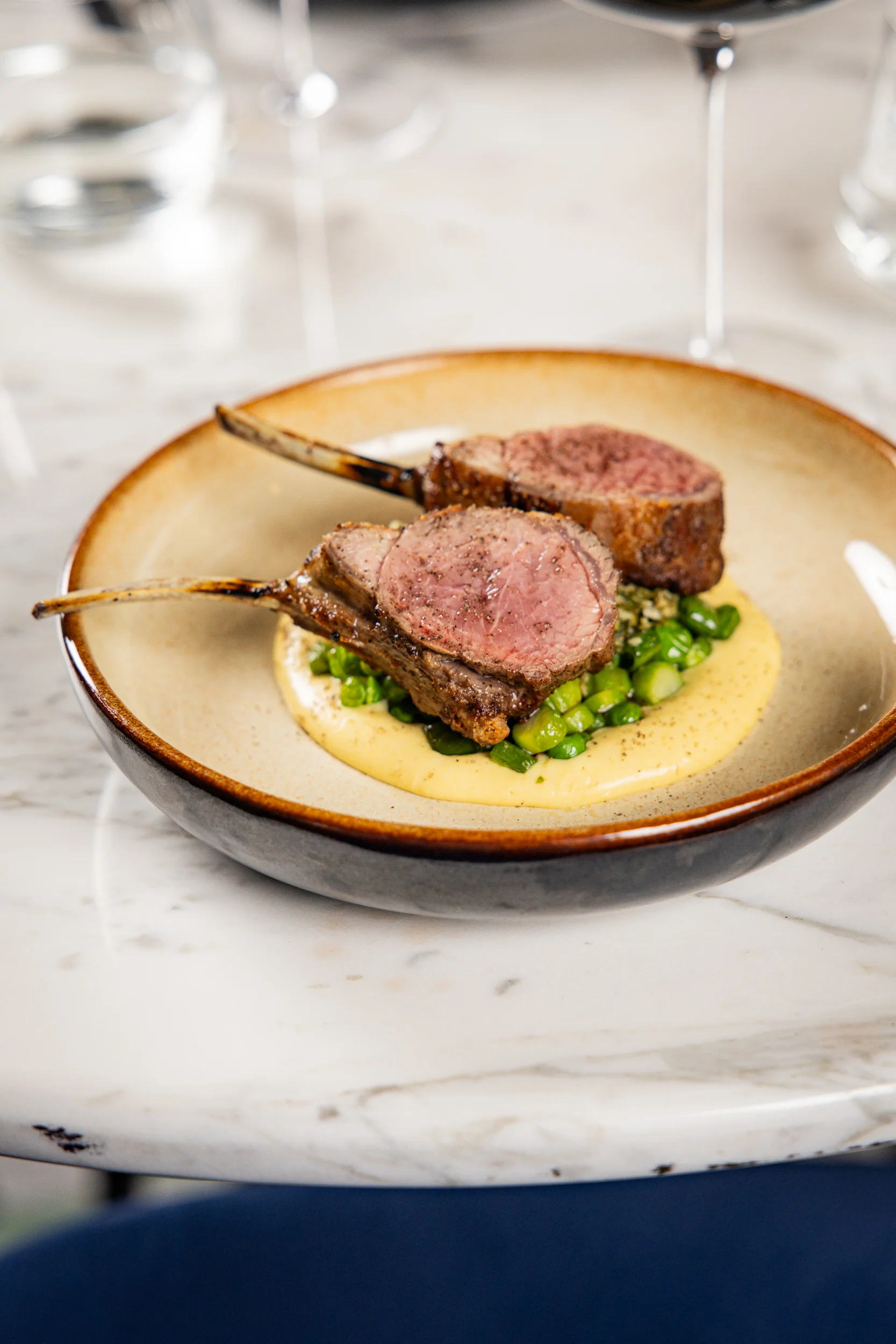 Lamb chops alla griglia with seasonal vegetables